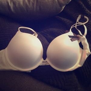 Brand new Victoria secret push up bra